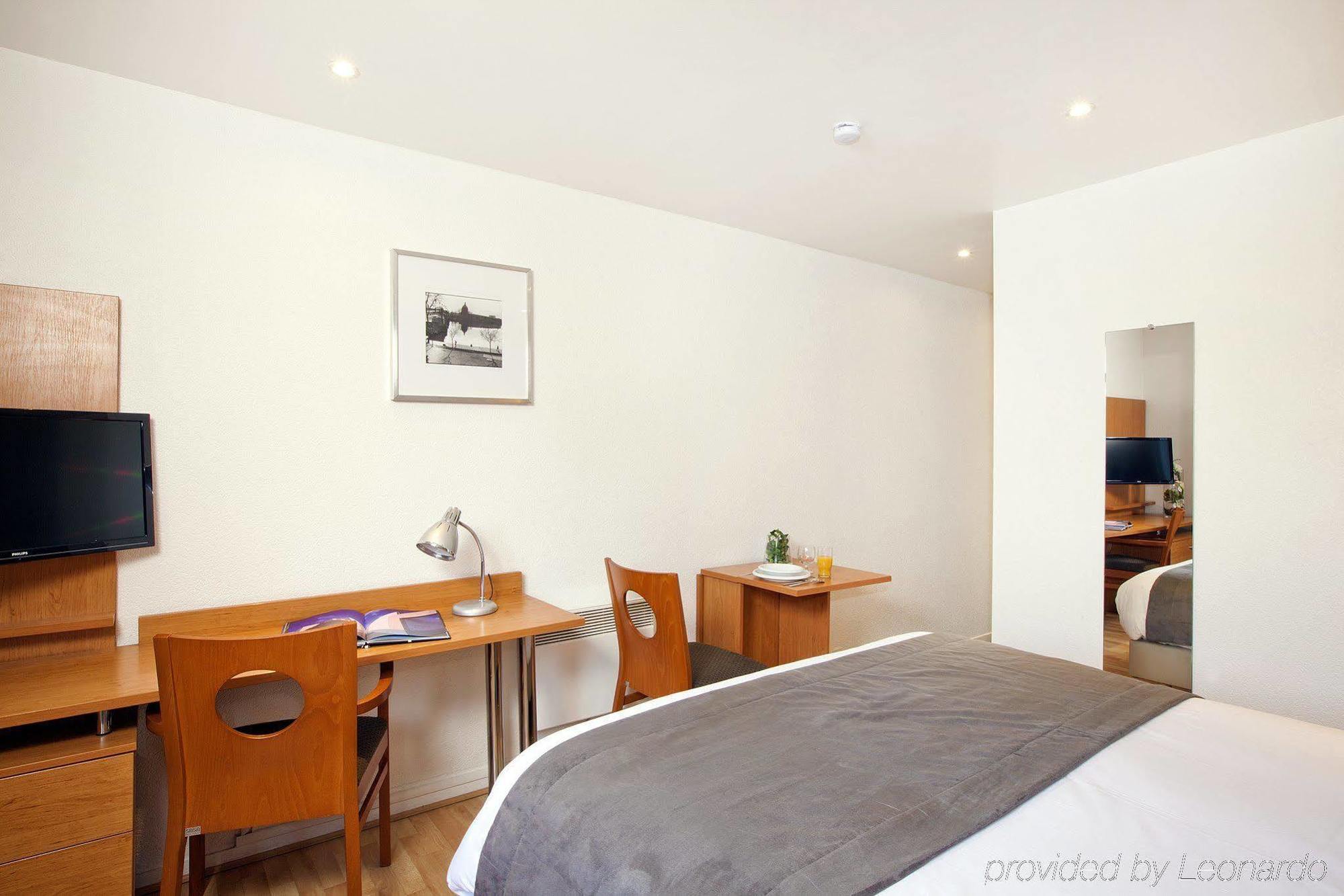 Aparthotel Sejours & Affaires De Brienne 2*