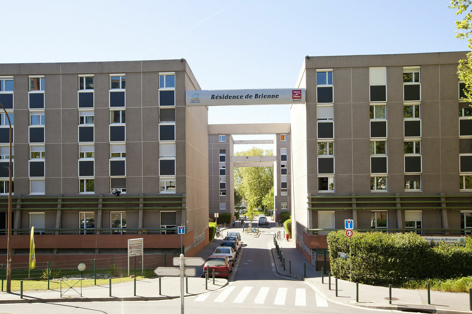 Sejours & Affaires De Brienne 2*